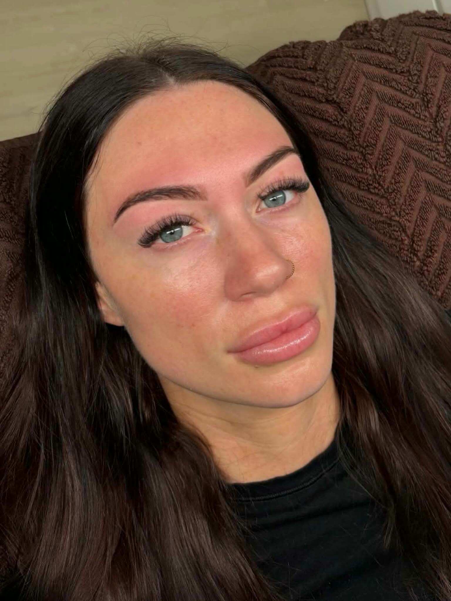 Client with a natural lash set